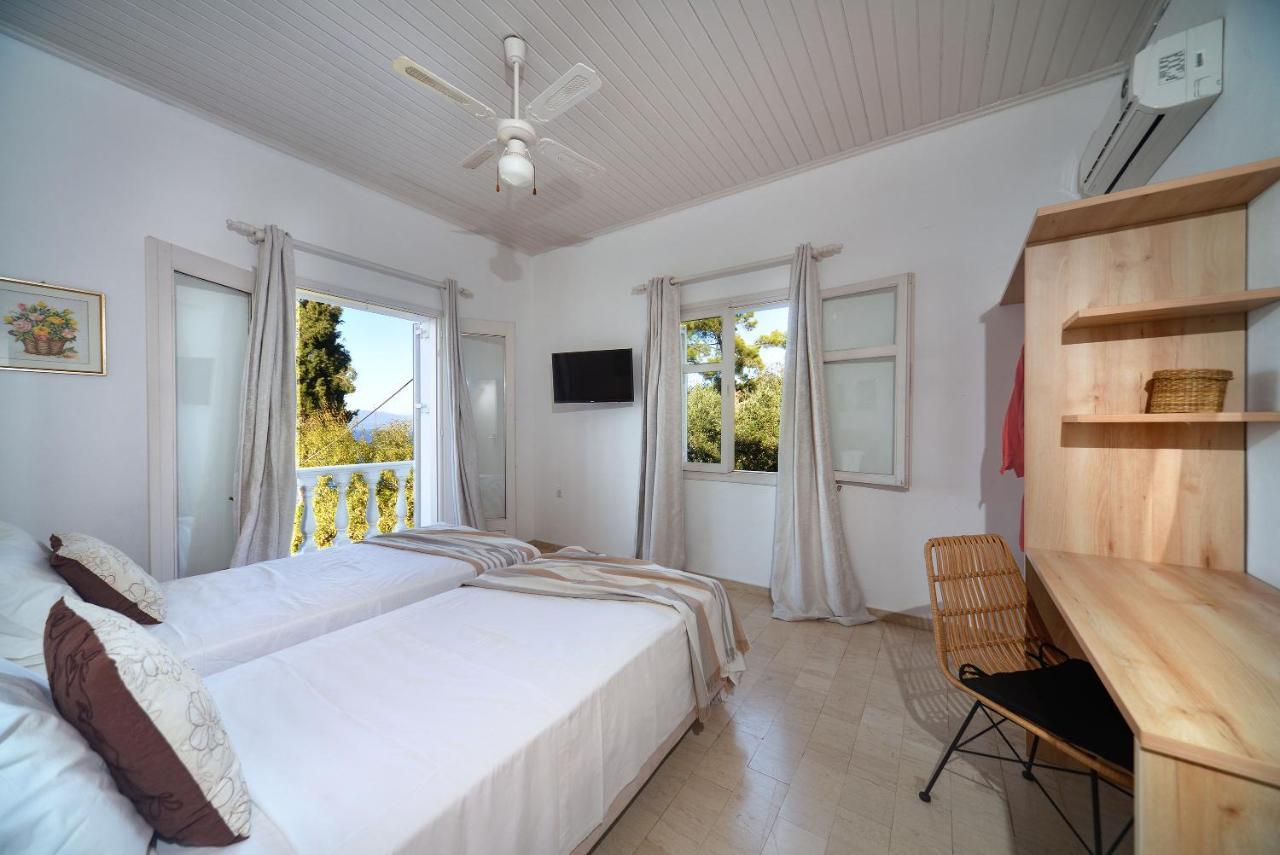 New! Paxoswhite Sea View Apartments & Studios! Гайос Экстерьер фото