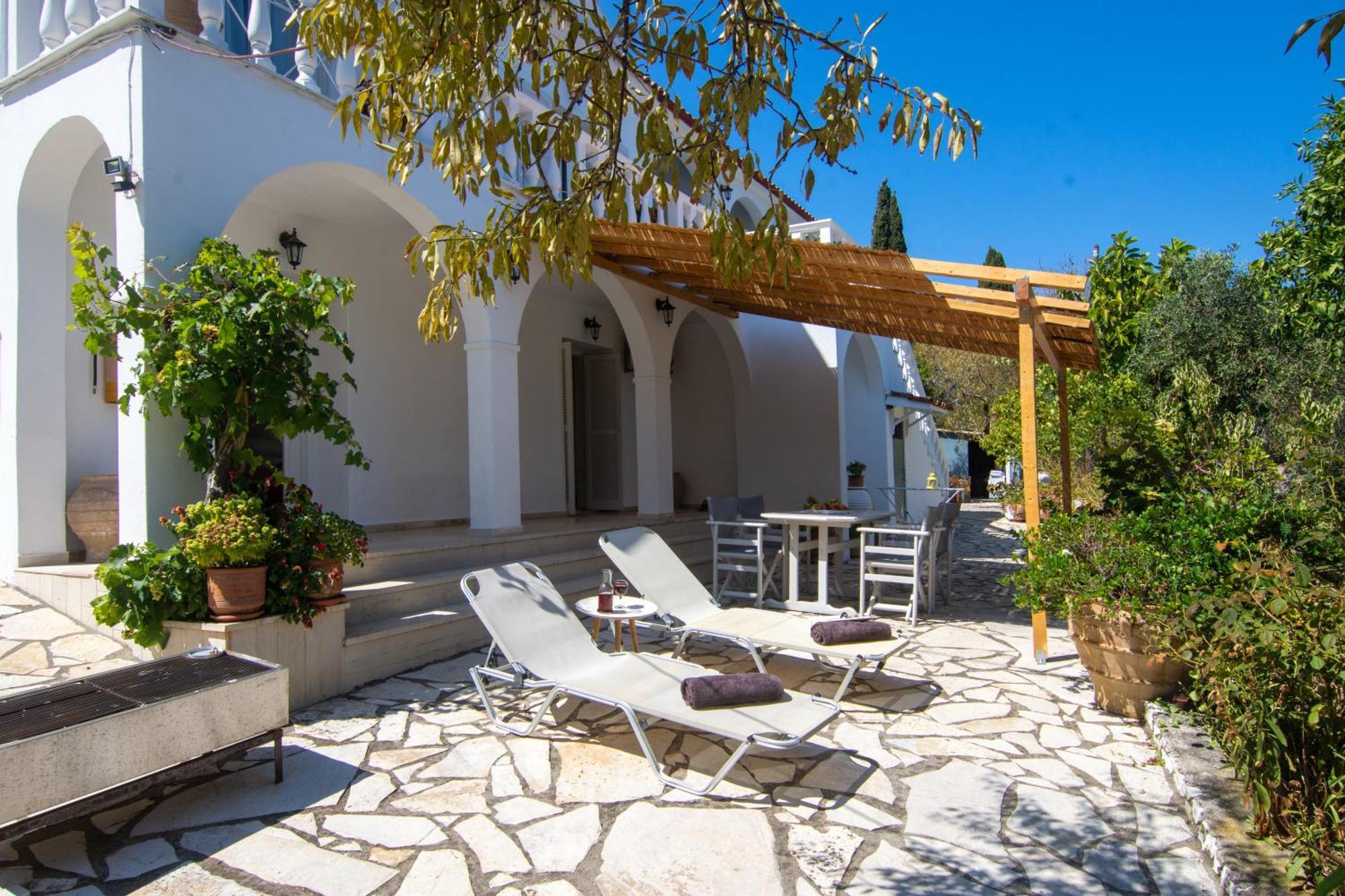 New! Paxoswhite Sea View Apartments & Studios! Гайос Экстерьер фото